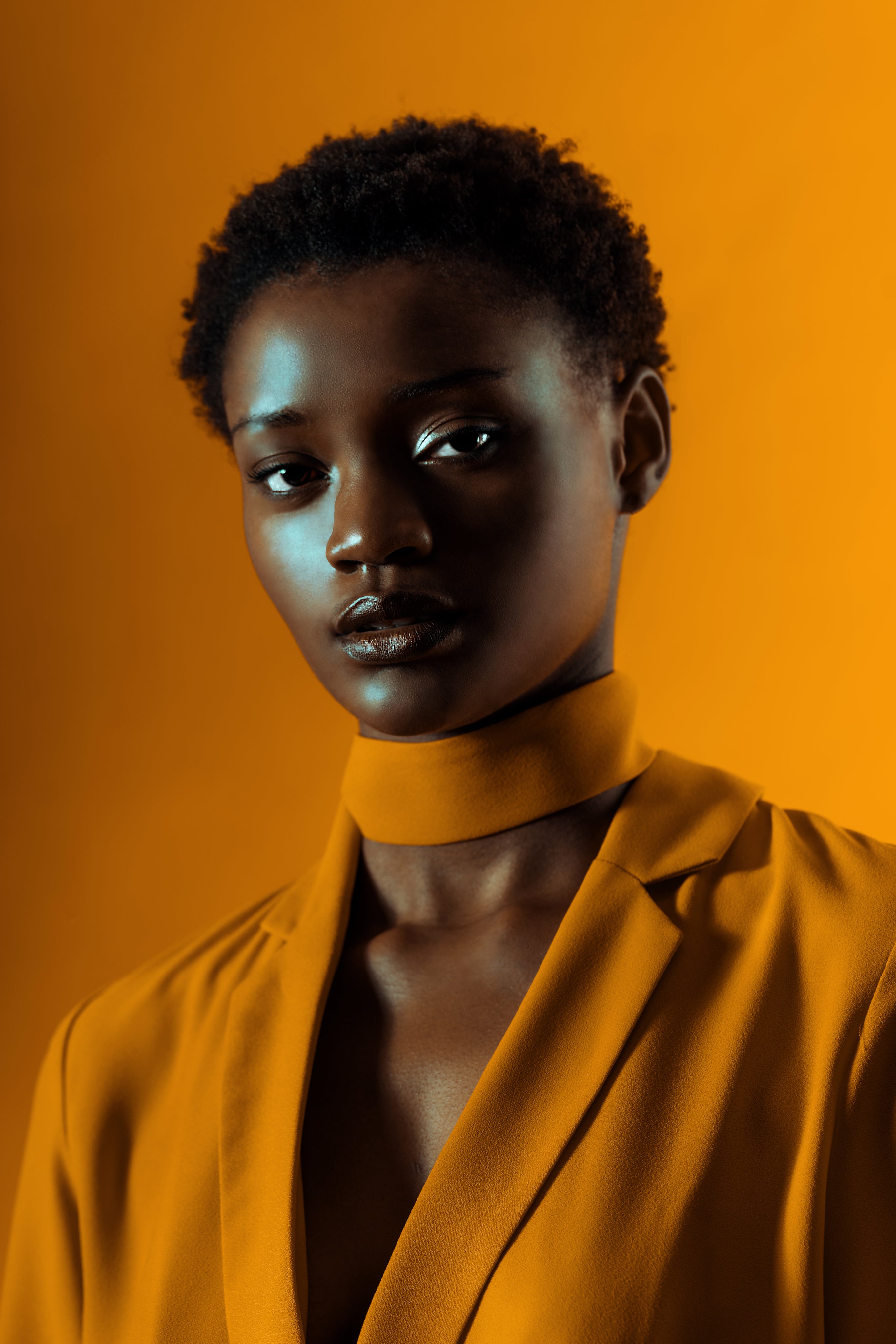 files/model-in-gold-fashion.jpg